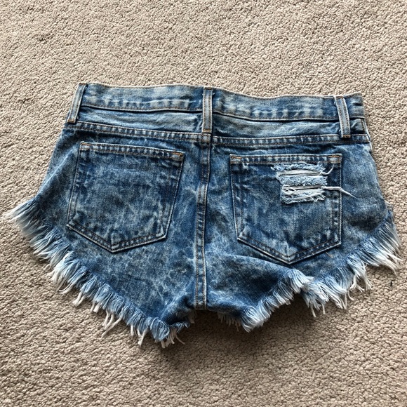 HIGH RISE LIGHT DENIM JEAN SHORTS BY RUNWAYDREAMZ - Picture 3 of 4